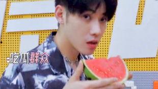 娱乐吃瓜帅哥视频